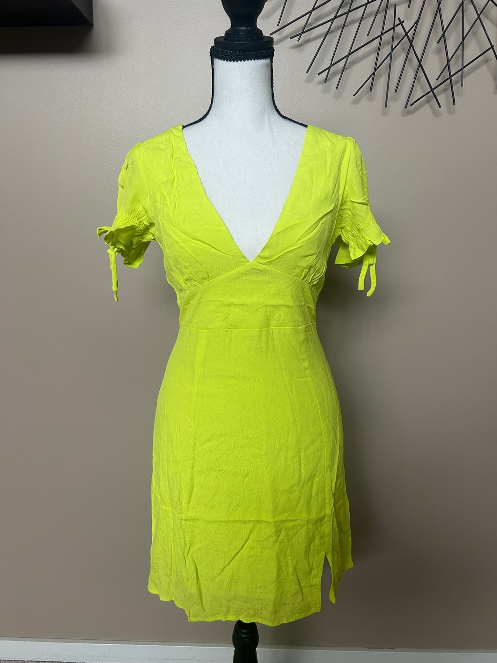 NWT NWT Olivaceous Lime Green Lined V-Neck Puff Sleeve Mini Dress Sz Small